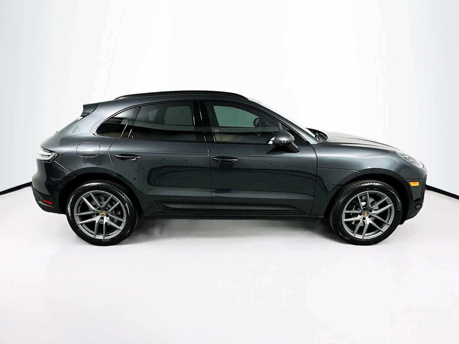 Used 2026 Porsche Macan AWD/4WD image 8