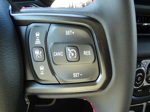 Certified 2024 Jeep Gladiator Rubicon w/ Technology Group AWD/4WD image 19