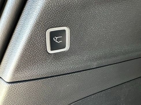 New 2025 Chrysler Pacifica Select w/ Fav Edition Package image 9