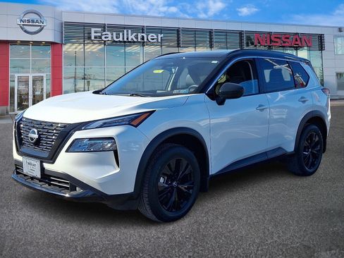 Used 2023 Nissan Rogue SV image 3