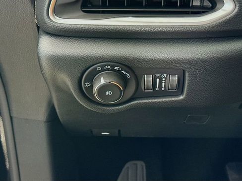 New 2026 Chrysler Pacifica Pinnacle image 10