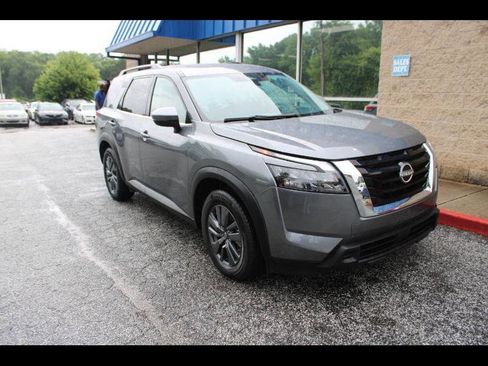 Used 2023 Nissan Pathfinder SV FWD image 1