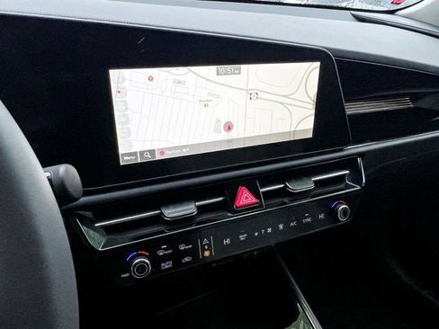 Used 2025 Kia Niro EX image 22