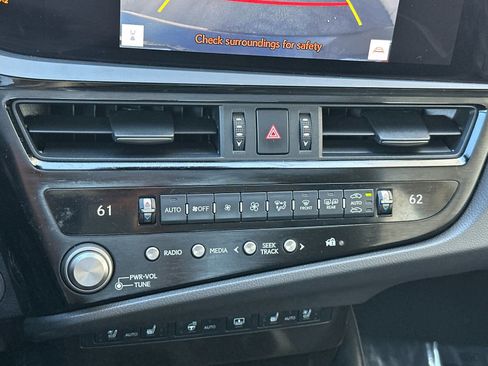 Used 2024 Lexus ES 300h w/ Premium Package FWD image 23
