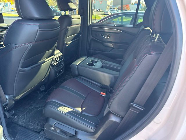 Used 2026 Honda Pilot Black Edition image 11