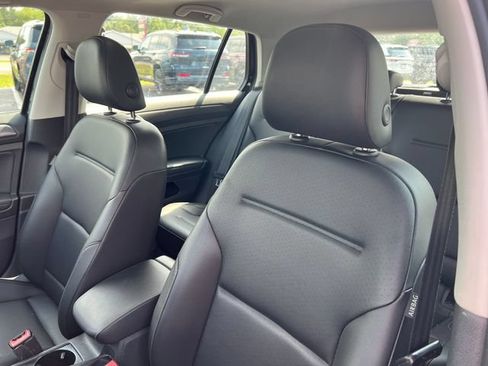 Used 2020 Volkswagen Golf 4-Door FWD image 3
