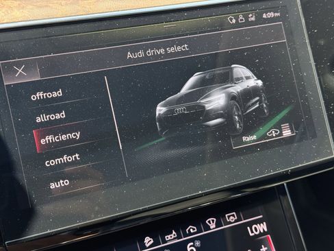 Used 2019 Audi e-tron Prestige w/ Prestige Package image 82