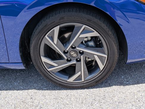 Used 2025 Hyundai Elantra SEL FWD image 11