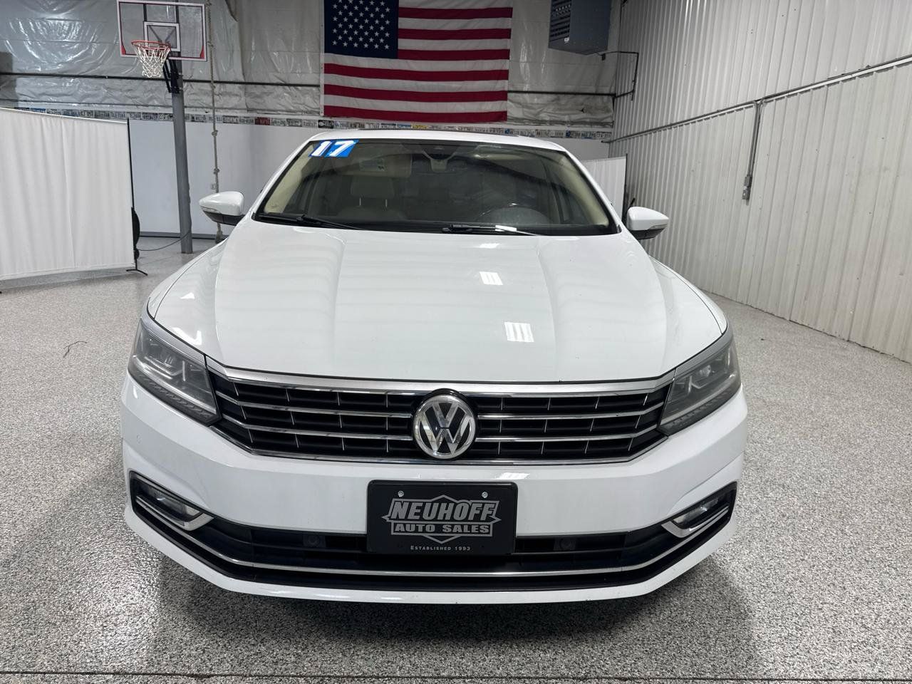 Used 2017 Volkswagen Passat 1.8T SEL Premium FWD image 3