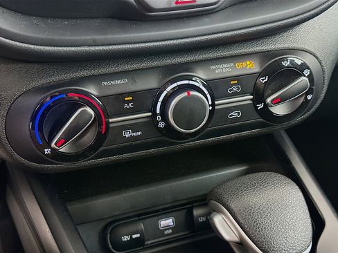 Used 2025 Kia Soul LX w/ LX Technology Package FWD image 23