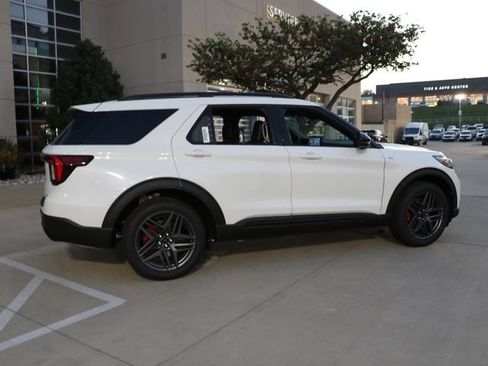 New 2026 Ford Explorer ST-Line w/ ST-Line Street Pack AWD/4WD image 7