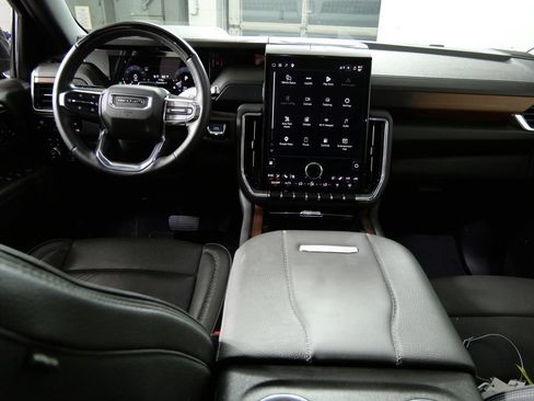 Used 2025 GMC Yukon Denali w/ Denali Reserve Package AWD/4WD image 26