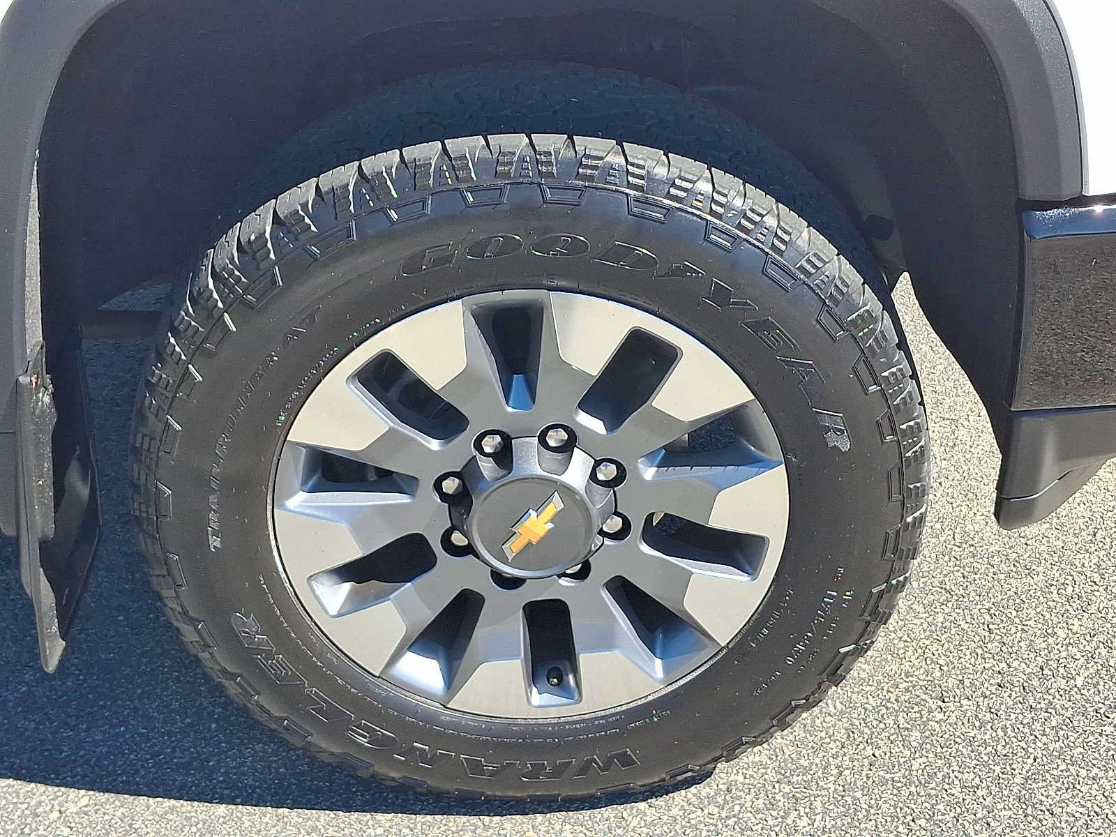 Used 2023 Chevrolet Silverado 2500 Custom w/ Custom Convenience Package AWD/4WD image 8