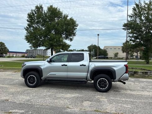 Used 2025 Toyota Tacoma TRD Off-Road w/ TRD Off Road Upgrade Package AWD/4WD image 6