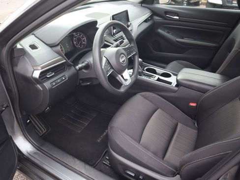 Used 2024 Nissan Altima 2.5 SV image 13