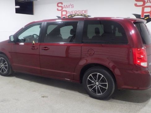 Used 2019 Dodge Grand Caravan GT FWD image 2