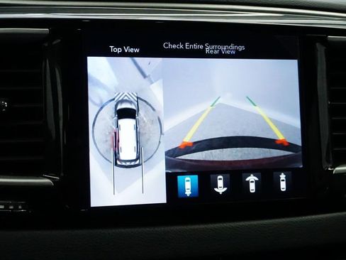 Certified 2020 Chrysler Pacifica Touring-L w/ Advanced Safetytec Group image 33