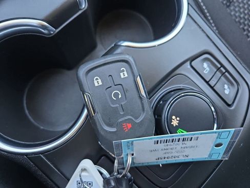 Used 2022 GMC Terrain SLE w/ Driver Convenience Package image 32