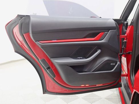 Used 2023 Porsche Taycan 4S w/ Premium Package image 34