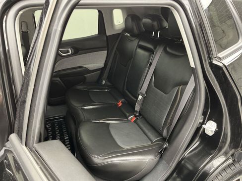 Used 2022 Jeep Compass Latitude AWD/4WD image 10