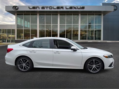 Used 2023 Honda Civic Touring image 2