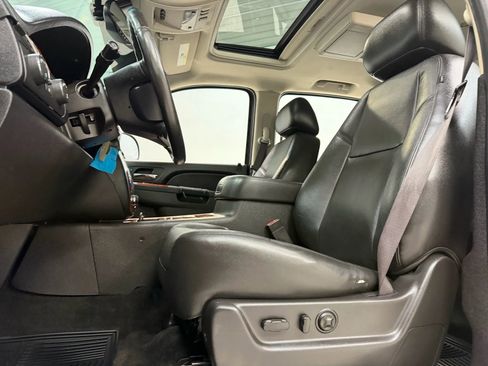 Used 2013 Chevrolet Suburban LTZ image 15