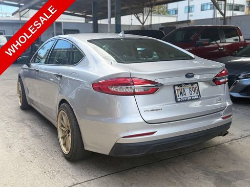 Used 2019 Ford Fusion SE FWD image 2