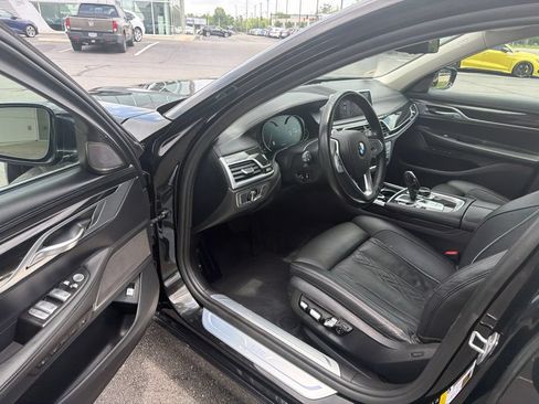 Used 2019 BMW 750i xDrive w/ Autobahn Package AWD/4WD image 9