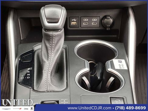 Used 2024 Toyota Highlander XLE image 19