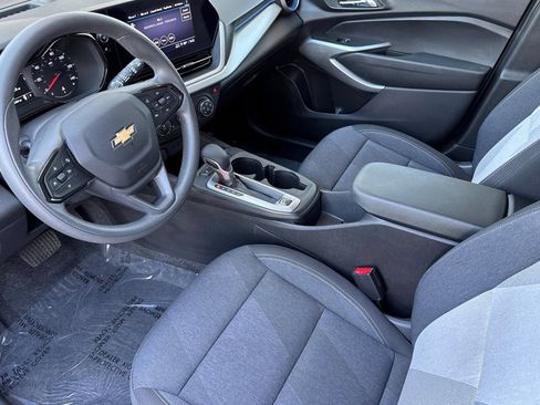 Used 2024 Chevrolet Trax LS w/ LS Convenience Package FWD image 10