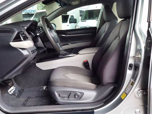 Used 2020 Toyota Camry LE FWD image 18