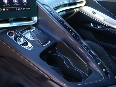 Used 2022 Chevrolet Corvette Stingray Coupe w/ Z51 Performance Package image 21