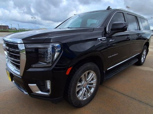 Used 2022 GMC Yukon XL SLT w/ SLT Premium Package AWD/4WD image 4