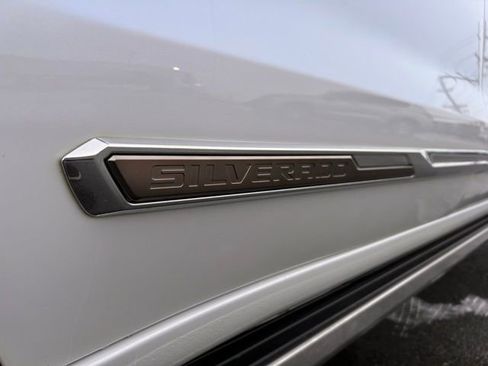 Used 2022 Chevrolet Silverado 1500 High Country w/ High Country Premium Package image 9