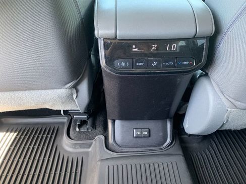 Used 2023 Toyota Highlander LE image 27