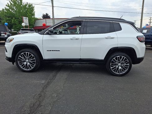Used 2022 Jeep Compass Limited w/ Elite Group AWD/4WD image 2