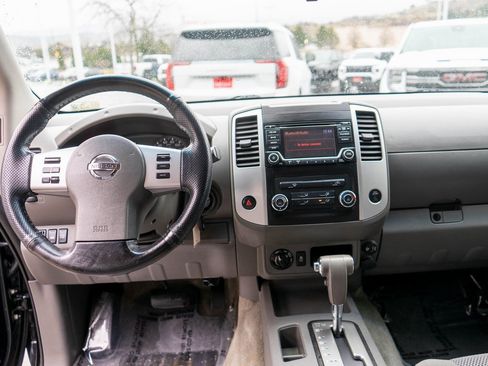 Used 2018 Nissan Frontier SV image 13