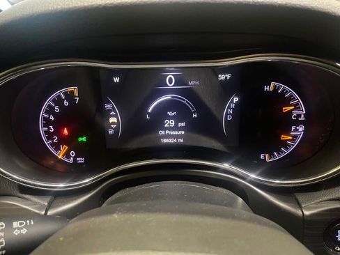 Used 2019 Jeep Grand Cherokee Laredo image 4