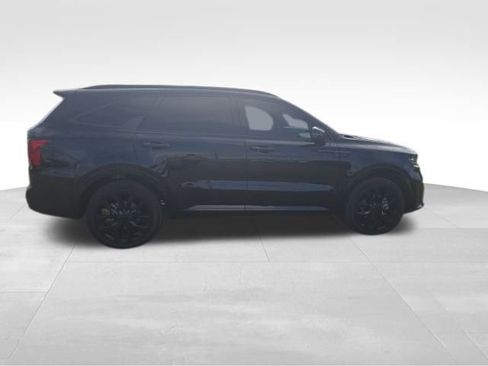 Used 2023 Kia Sorento SX image 9