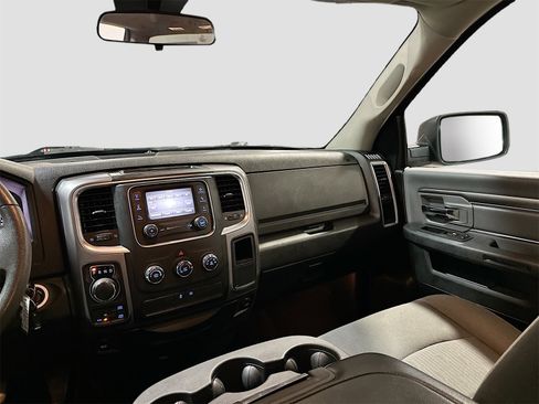 Used 2021 RAM 1500 Classic SLT image 22