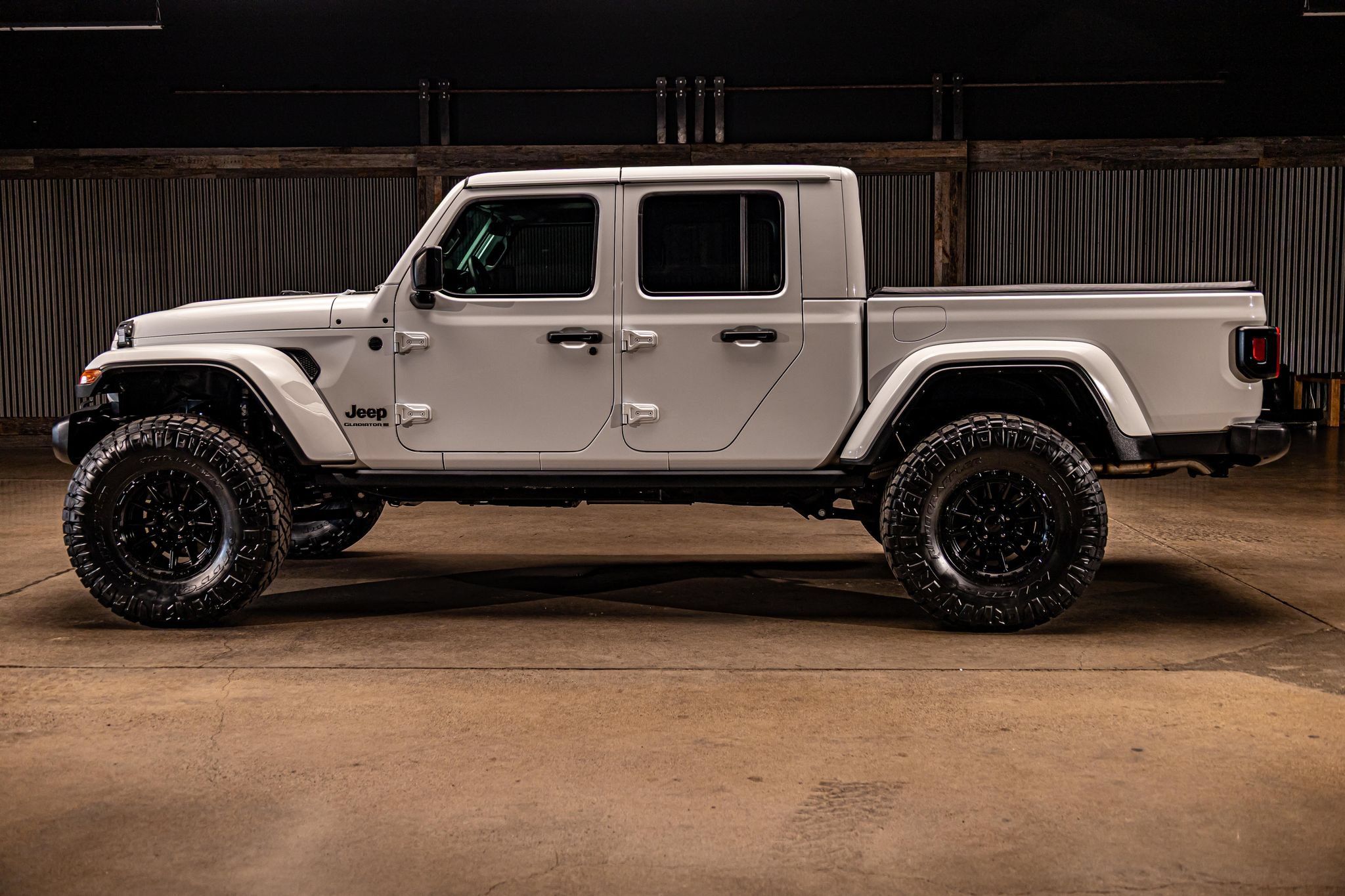 Used 2025 Jeep Gladiator Mojave AWD/4WD image 6