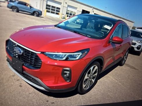 Used 2024 Ford Escape Platinum image 20