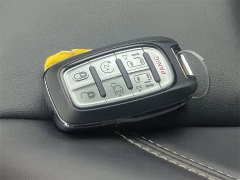Used 2024 Chrysler Pacifica Touring-L image 36