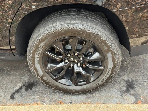 Used 2024 Chevrolet Tahoe Z71 w/ Luxury Package image 5