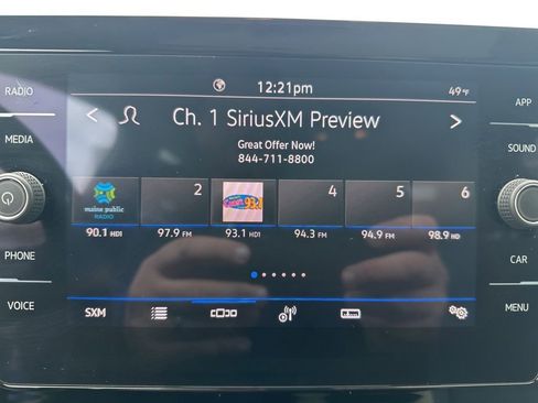 Used 2025 Volkswagen Jetta SE w/ Sunroof Package FWD image 21