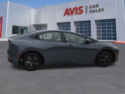 Used 2025 Toyota Prius LE image 7