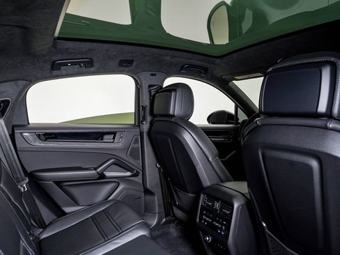 Certified 2025 Porsche Cayenne GTS AWD/4WD image 16