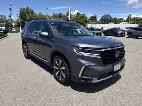 Certified 2024 Honda Pilot Touring image 7