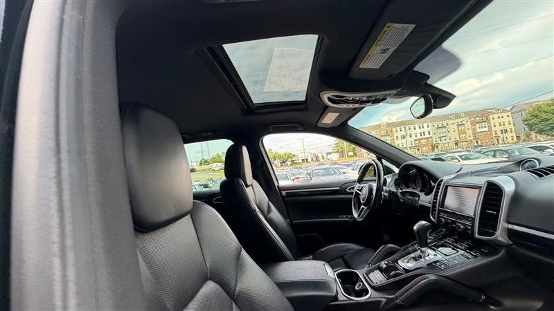 Used 2016 Porsche Cayenne AWD/4WD image 8