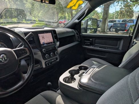 Used 2024 RAM 2500 Tradesman w/ Chrome Appearance Group AWD/4WD image 17